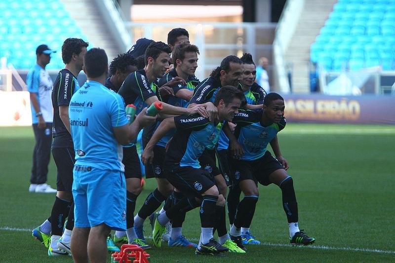 Gr&ecirc;mio enfrenta o Corinthians nesta noite
