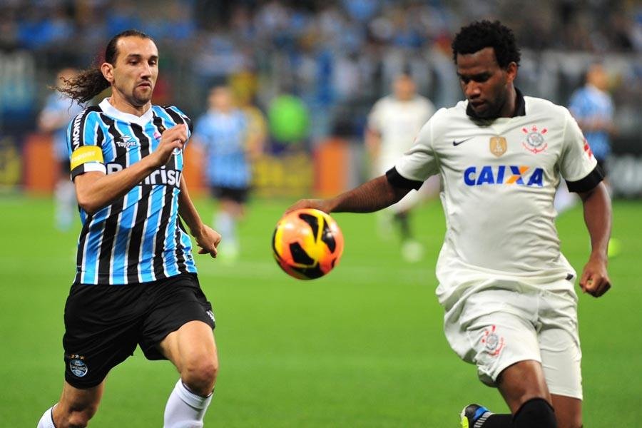 Barcos desencanta e Gr&ecirc;mio vence o Corinthians