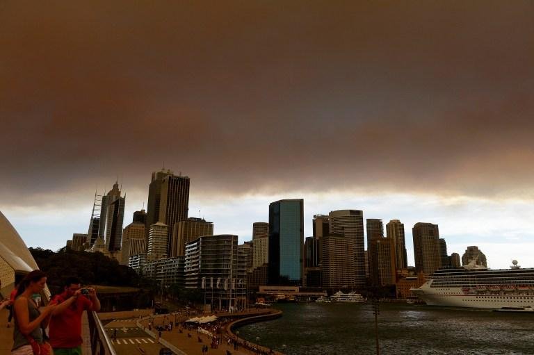 C&eacute;u ficou escuro em Sydney com a ocorr&ecirc;ncia de inc&ecirc;ndios florestais