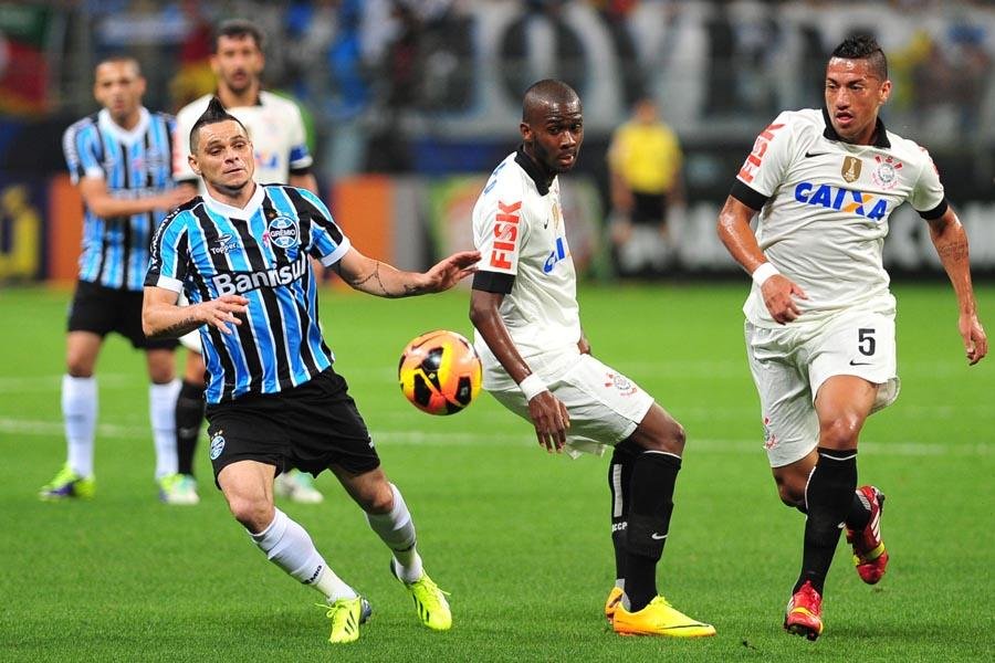 Lateral confia na vit&oacute;ria no cl&aacute;ssico 