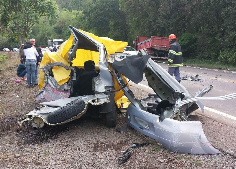 Mulher morre em acidente com tr&ecirc;s ve&iacute;culos no Norte do Estado