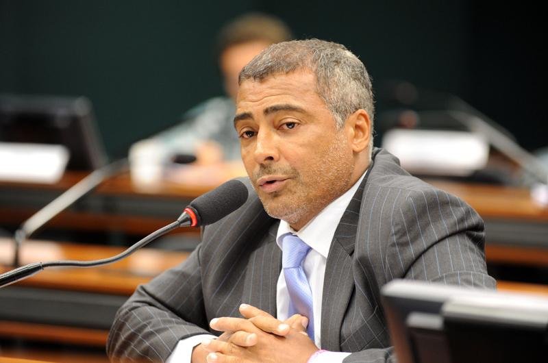 Ex-jogador dever&aacute; tentar reelei&ccedil;&atilde;o em 2014