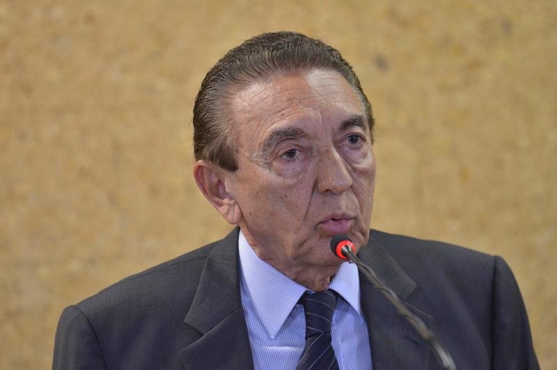 Leil&atilde;o do Campo de Libra ocorrer&aacute; mesmo com um participante, diz Lob&atilde;o