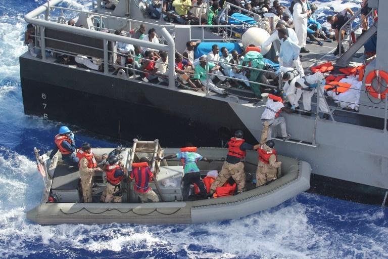 Mais de 250 s&iacute;rios e eg&iacute;pcios chegam &agrave; It&aacute;lia de bote