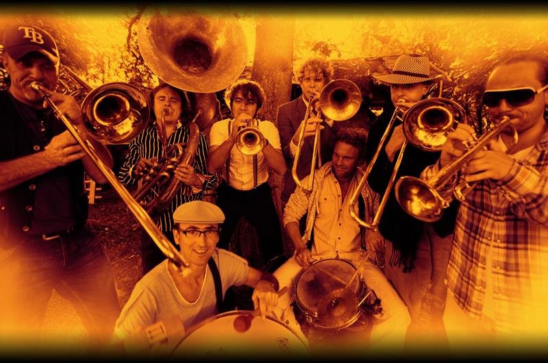 Grupo Die Neuen Wandermusikanten se apresenta junto com m&uacute;sico ga&uacute;cho a partir das 19h