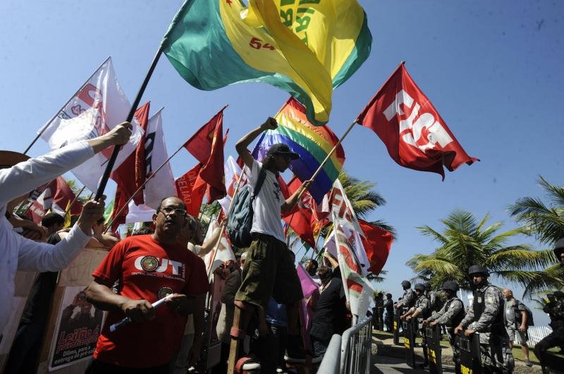 Protestos ocorreram horas antes da primeira rodada de licita&ccedil;&atilde;o do pr&eacute;-sal