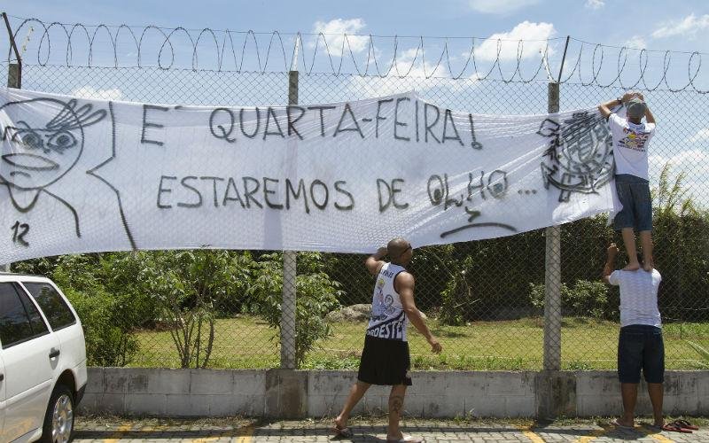 Torcedores cobram a classifica&ccedil;&atilde;o para a semifinal