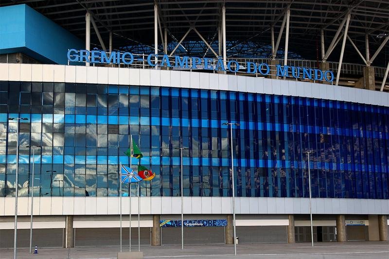 Presidente critica veto da empreiteira a promo&ccedil;&atilde;o e demora em assinar acordo com o Gr&ecirc;mio