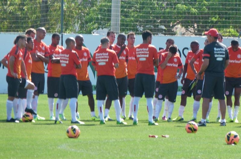 T&eacute;cnico manteve Kleber e Jorge Henrique no time titular 
