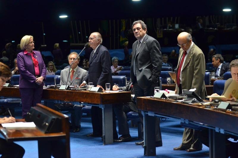 Aprovado projeto que obriga plano de sa&uacute;de a custear rem&eacute;dios contra o c&acirc;ncer