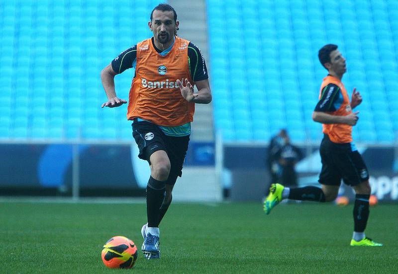 Barcos diz que Gr&ecirc;mio precisa atacar o Corinthians