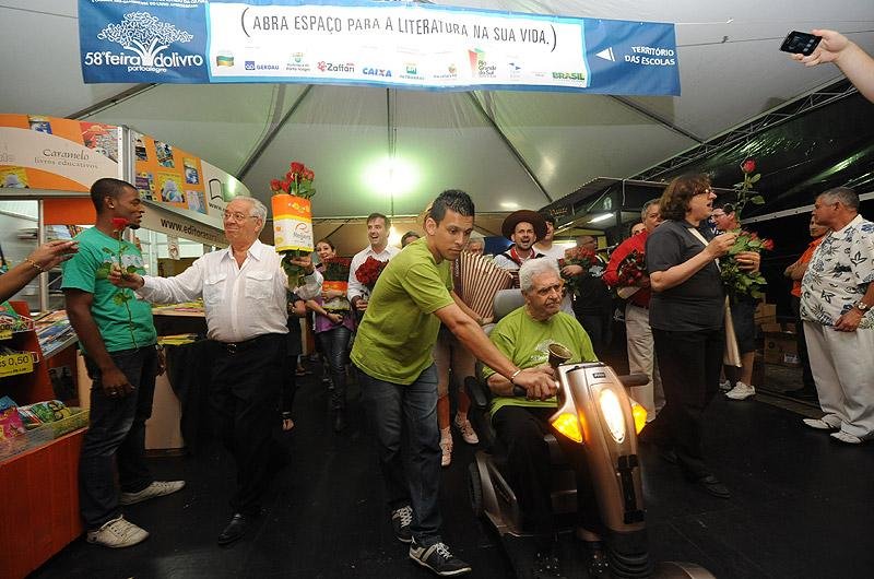 Morre aos 80 anos o xerife da Feira do Livro, J&uacute;lio de La Porta