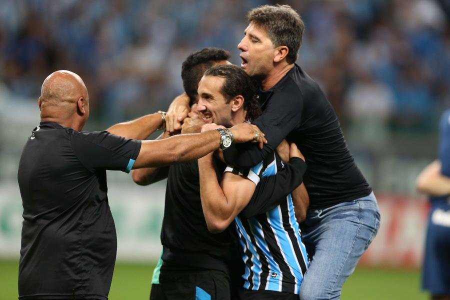 T&eacute;cnico relata dicas, mas credita todos os m&eacute;ritos ao goleiro do Gr&ecirc;mio