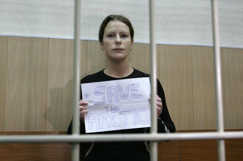 Ativista do Greenpeace est&aacute; detida na R&uacute;ssia 