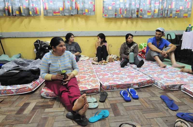 Cerca de 90 pessoas passaram a noite em escola municipal