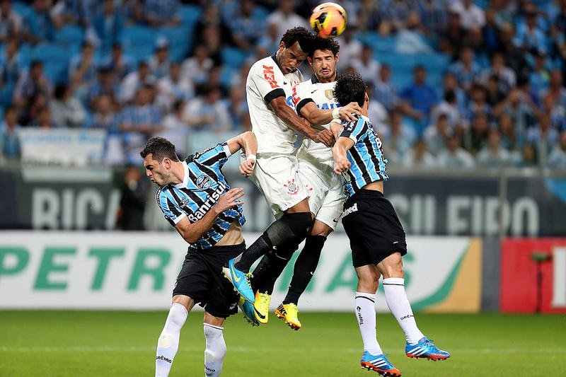 Ap&oacute;s elimina&ccedil;&atilde;o, Alexandre Pato ser&aacute; estrela em desfile na S&atilde;o Paulo Fashion Week 