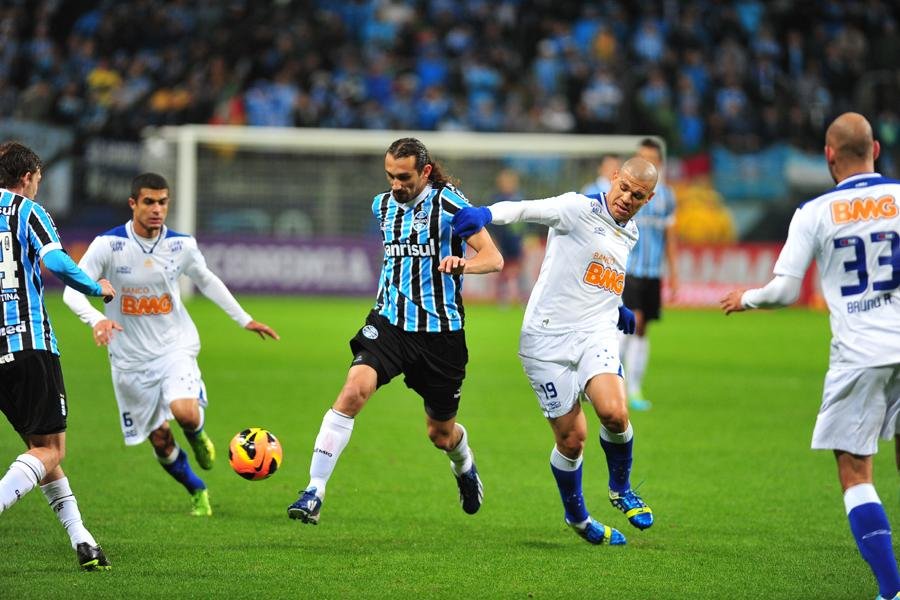 Cruzeiro poder&aacute; ter de receber o Gr&ecirc;mio fora do Mineir&atilde;o