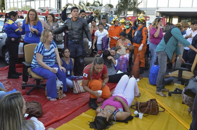 Pelo menos 16 pessoas precisaram de atendimento m&eacute;dico, mas sem gravidade