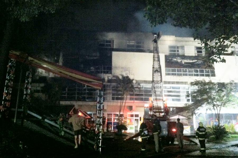 Inc&ecirc;ndio atinge pr&eacute;dio da Sogipa, na zona Norte de Porto Alegre
