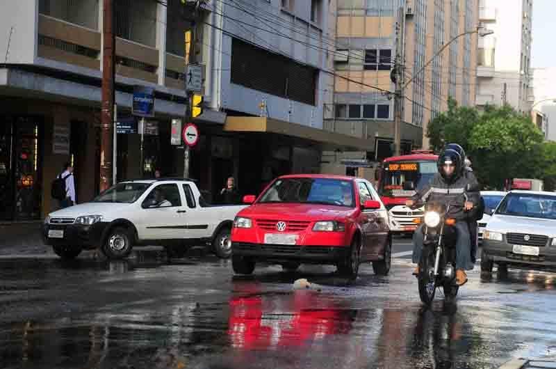 Ainda n&atilde;o h&aacute; previs&atilde;o para o conserto do vazamento