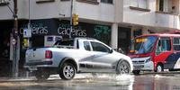 Vazamento causou alagamento na avenida Independência, na Capital