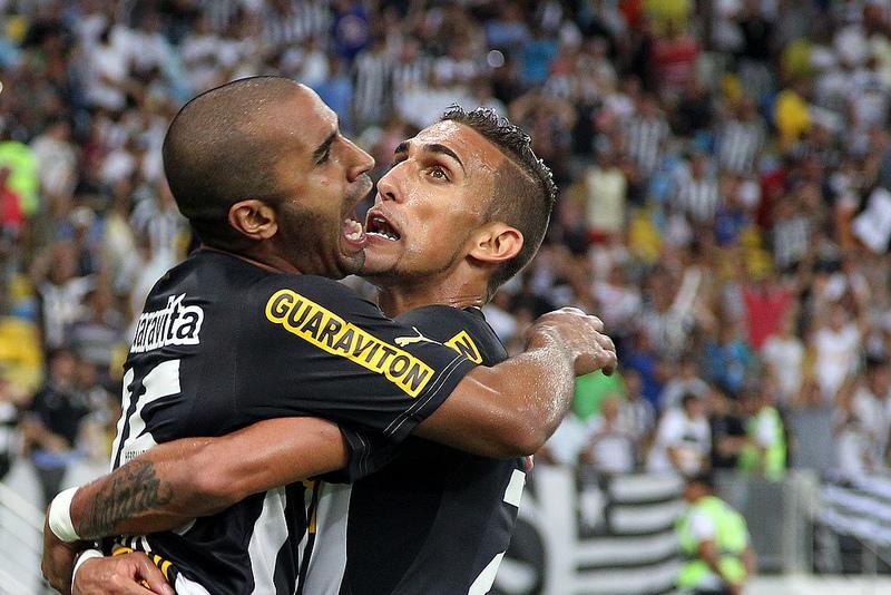 Lateral Julio Cesar marcou o &uacute;nico gol da vit&oacute;ria do time carioca 