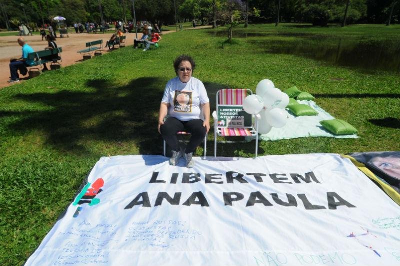 Familiares fazem ato pela liberta&ccedil;&atilde;o de Ana Paula na Reden&ccedil;&atilde;o