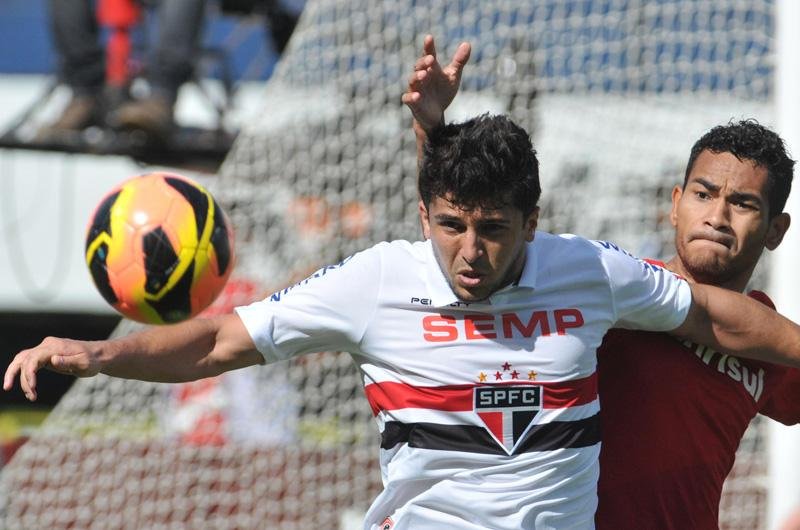 Alo&iacute;sio marcou tr&ecirc;s gols na tarde deste domingo