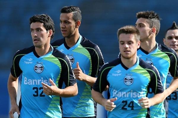 Tricolor poder&aacute; escalar trio de volantes titular com retorno de Souza e Ramiro