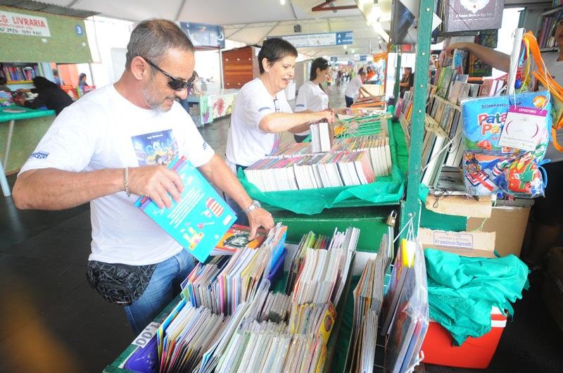 Projeto prev&ecirc; padronizar estandes da Feira do Livro