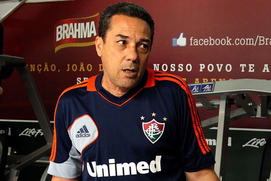 Apesar de reuni&atilde;o garantir t&eacute;cnico, presidente teria mudado de ideia sobre demiss&atilde;o