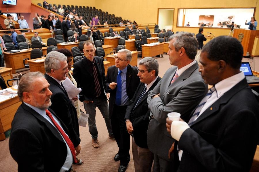 Sem qu&oacute;rum do plen&aacute;rio, vota&ccedil;&atilde;o foi suspen&ccedil;a na tarde desta quarta-feira