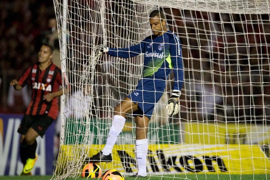 Delatorre marcou o &uacute;nico gol da partida no Paran&aacute;
