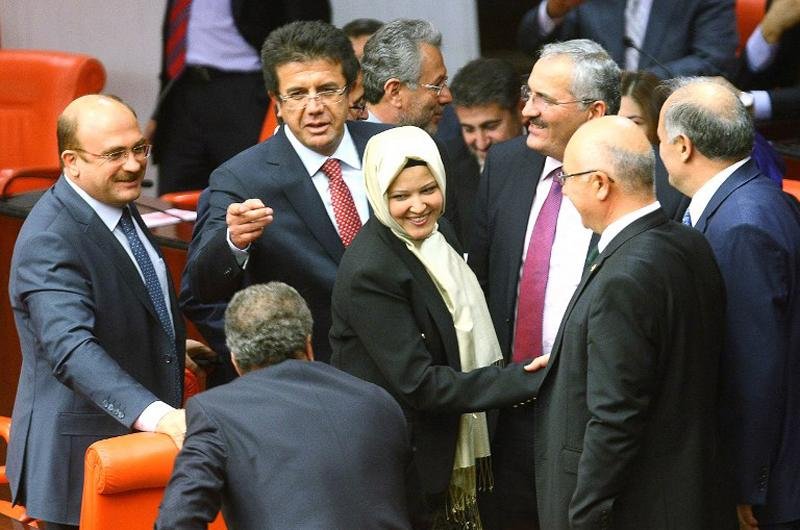 Deputadas do partido isl&acirc;mico-conservador participaram da sess&atilde;o do Parlamento nesta quinta-feira