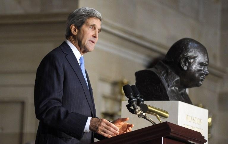 Kerry admite que espionagem dos EUA foi longe demais 