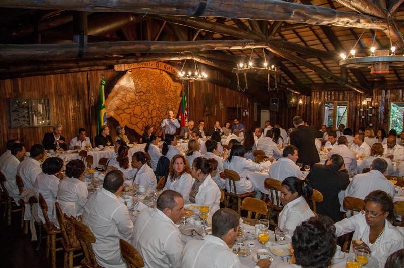 Profissionais tomam caf&eacute; da manh&atilde; com Tarso