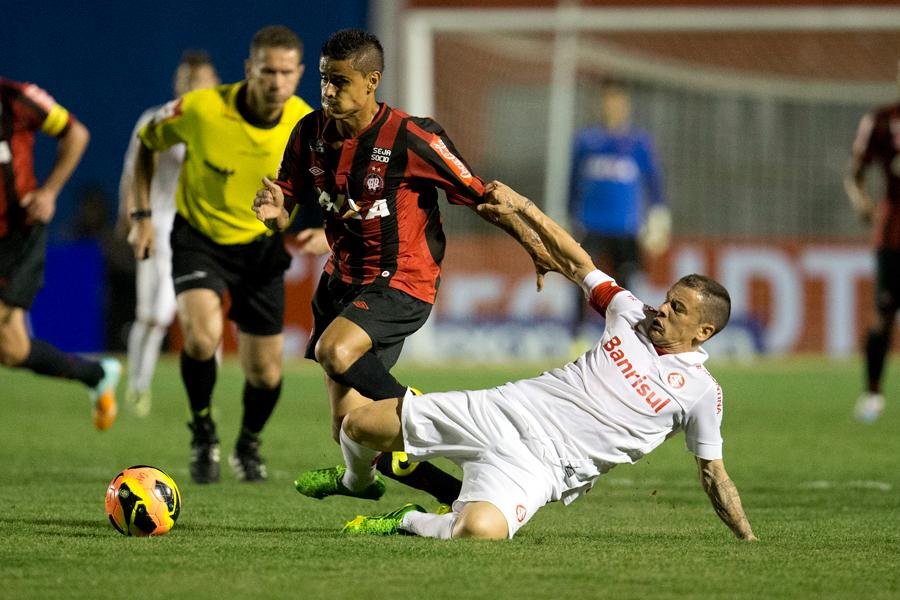 Mudan&ccedil;a de local de jogo com Atl&eacute;tico-PR n&atilde;o afeta Inter, diz diretor 