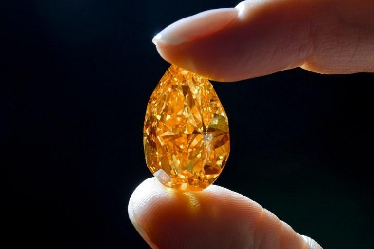 Maior diamante de cor laranja do mundo ser&aacute; leiloado na Su&iacute;&ccedil;a