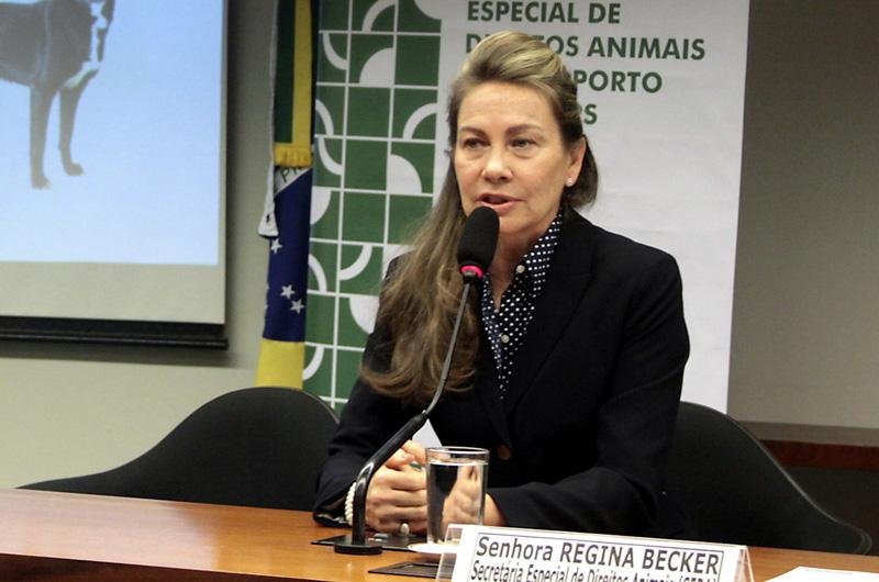 Justi&ccedil;a manda Fortunati afastar a esposa de secretaria em cinco dias