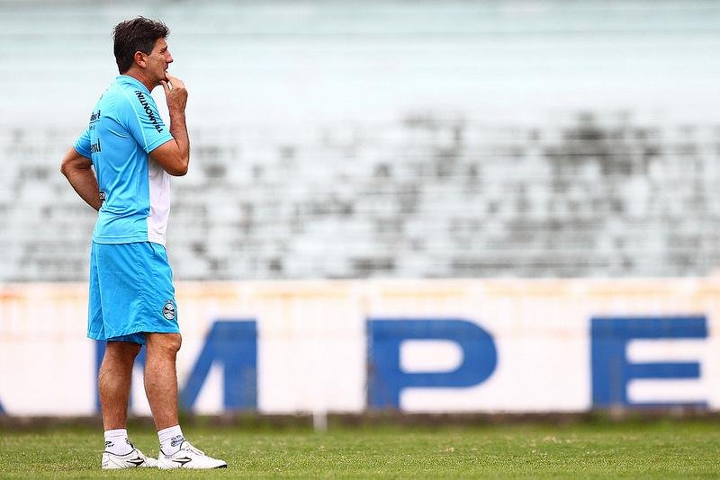 Renato tem grupo completo para encarar Bahia 