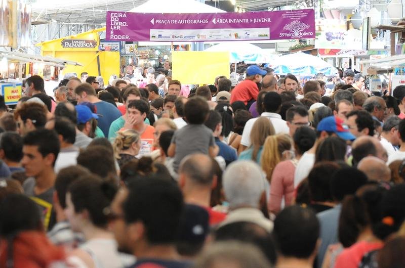 Pra&ccedil;a da Alf&acirc;ndega ficou lotada neste domingo