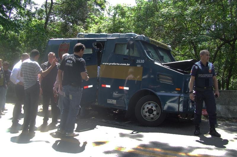 Criminosos atacaram dois carros-fortes na Serra ga&uacute;cha