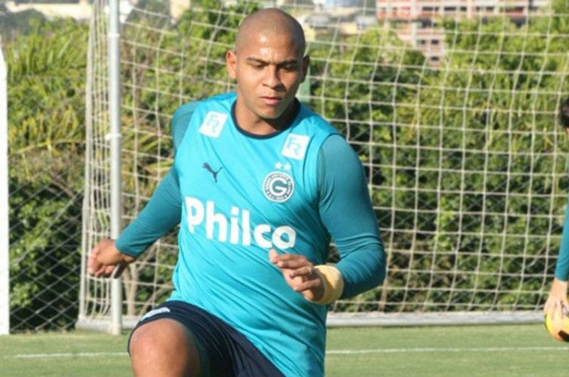 Walter se recupera de les&atilde;o na coxa direita