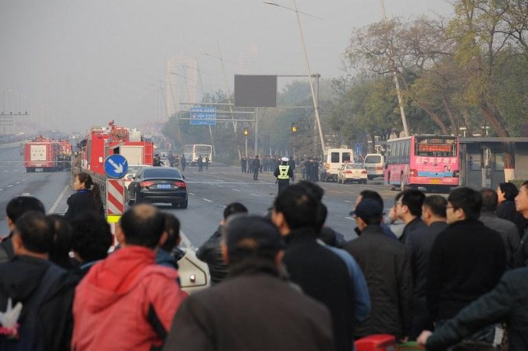 Explos&otilde;es em sede de partido da China deixam um morto