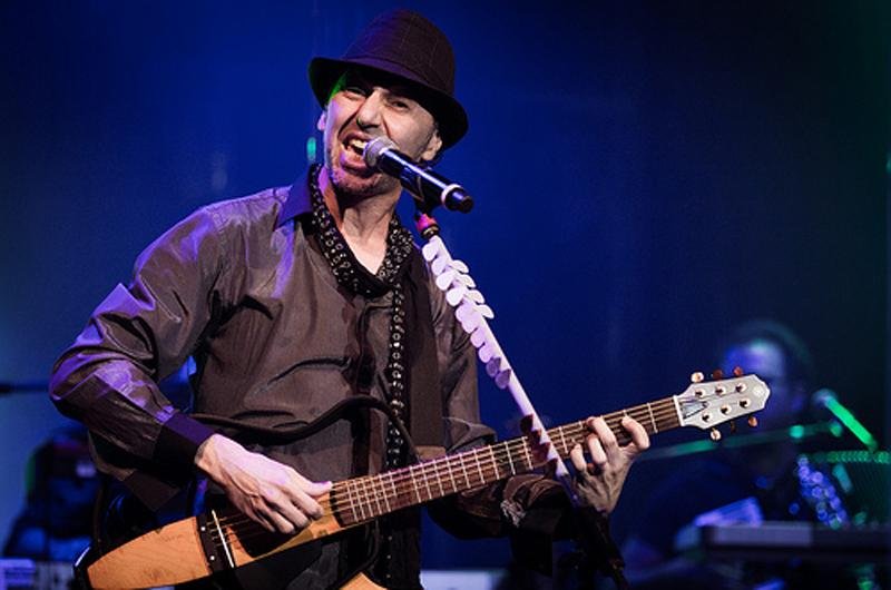 &acute;&Eacute; maravilhoso poder ter a chance de dedicar um show inteiro &agrave; obra de um &iacute;dolo&acute;, revelou Zeca Baleiro