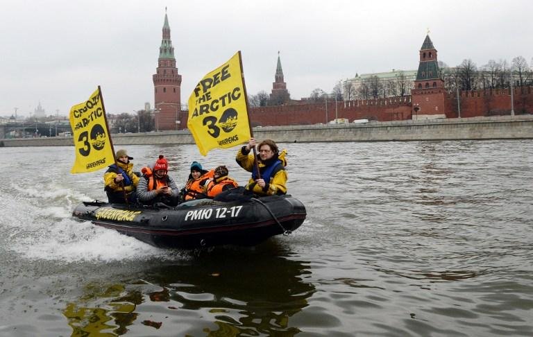 Greenpeace protesta em frente ao Kremlin por liberta&ccedil;&atilde;o de ativistas