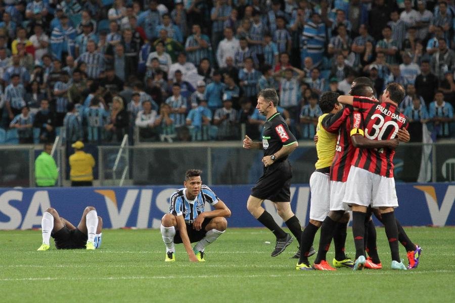Gr&ecirc;mio empata com Atl&eacute;tico-PR e &eacute; eliminado da Copa do Brasil