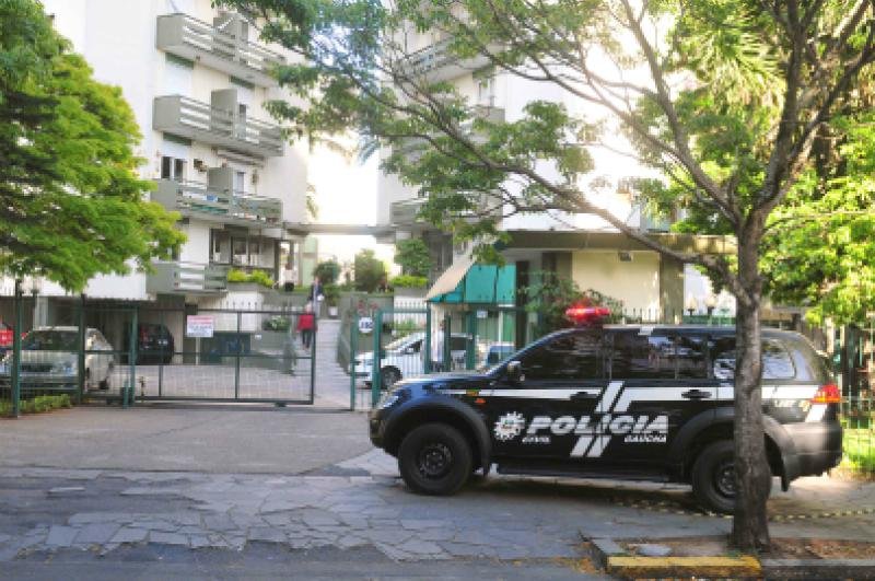Homem teria ateado fogo a apartamento ap&oacute;s discutir com a mulher, que ficou gravemente ferida