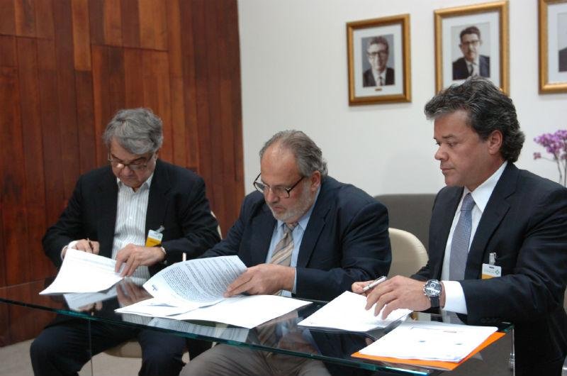 Contrato para amplia&ccedil;&atilde;o do Hospital de Cl&iacute;nicas foi assinado nesta quinta