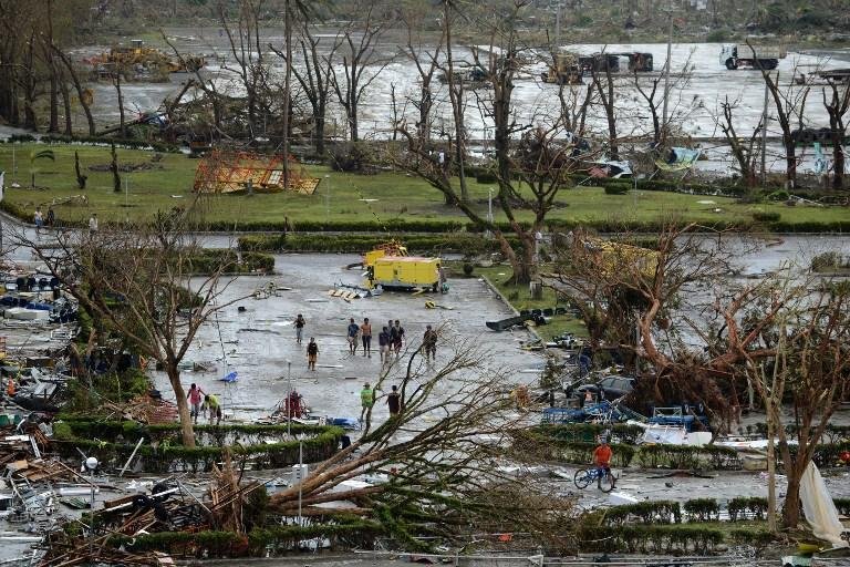 Tempestade Haiyan dizimou duas cidades e provocou onda gigante na costa